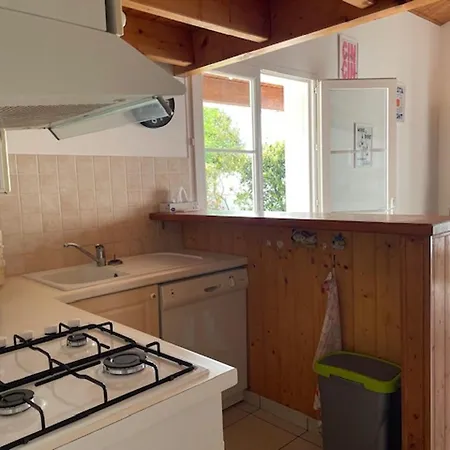 Maison Mitoyenne A Pres De La - 4 Personnes - Fr-1-823-149 Feriehus Barbâtre