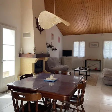 Holiday home Maison Mitoyenne A Pres De La - 4 Personnes - Fr-1-823-149