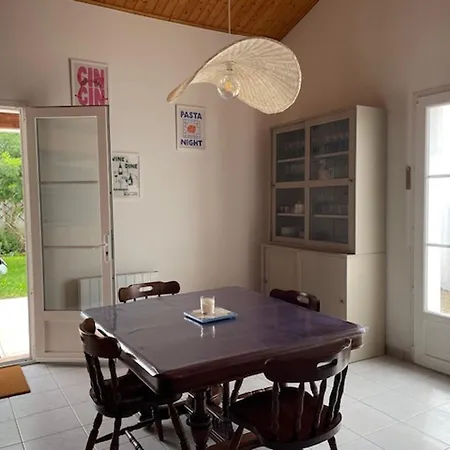 Maison Mitoyenne A Pres De La - 4 Personnes - Fr-1-823-149