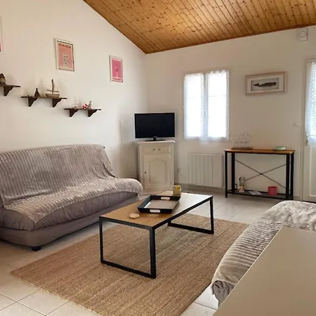 Holiday home Maison Mitoyenne A Pres De La - 4 Personnes - Fr-1-823-149